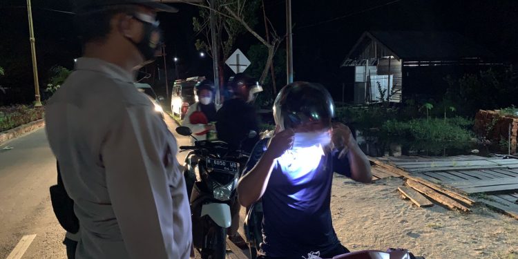 Tim Yustisi Polres Seruyan Himbau Masyarakat Agar Tetap Menjaga Prokes