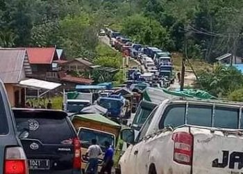 Jalan Hancur, Truk Bertonase Besar Bebas Lalu Lalang