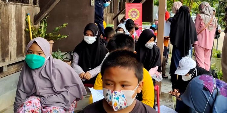 Kobar Kabupaten Melaksanakan Vaksinasi Bagi Anak Usia 6-11 Tahun