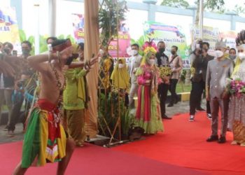 Tarian Daerah Meriahkan Pesta Pernikahan Fairid dan Avina