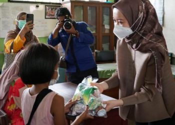 Alvina Fairid Semangati Anak-anak Jangan Takut Vaksinasi