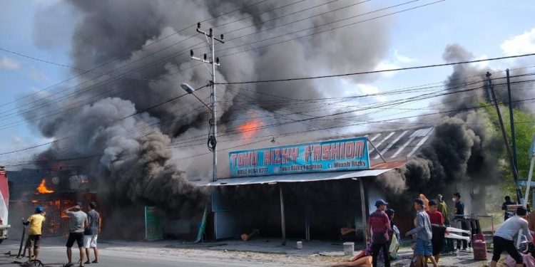 Si Jago Merah Mengamuk Hanguskan Ruko di Jalan Rajawali Palangka Raya