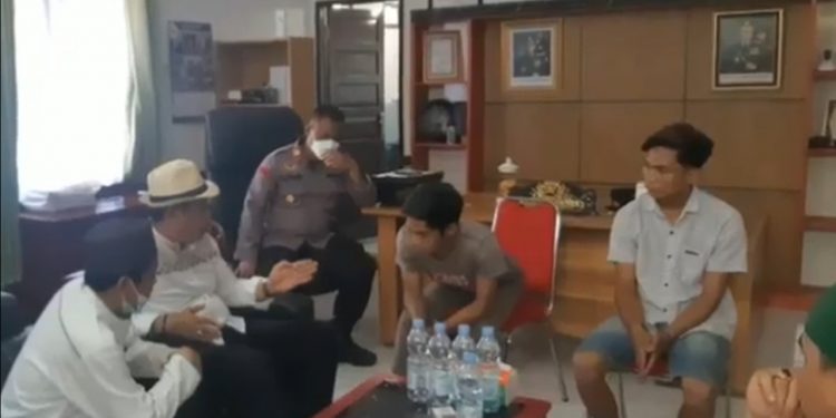 Aniaya Tokoh Agama Tetangga Sendiri, Kakak Berdaik Ditangkap Petugas Polres Kotim