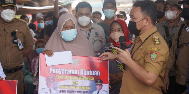 Gubernur Kalteng Kunjungi Lokasi Kebakaran di Pundu, Minta Warga Korban Kebakaran Bersabar