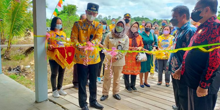 Bupati Gunung Mas Jaya S Monong Resmikan Lumbung Pangan Masyarakat