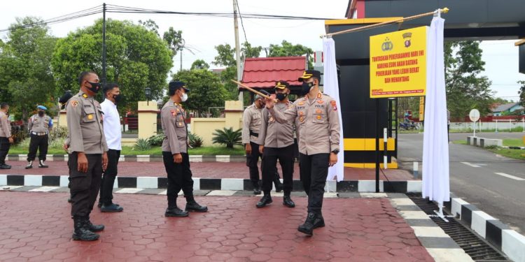 Kapolres Seruyan Berikan Arahan Dalam Pengamanan Sidang Adat