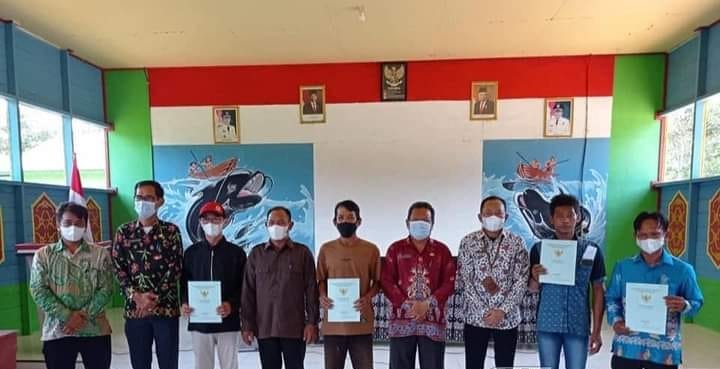 36 Warga Trans Bahitom Terima Sertifikat Tanah