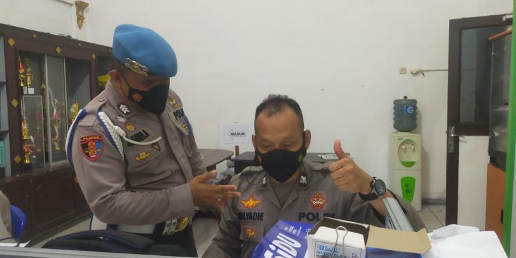 Propam Tidak Pernah Bosan Ingatkan Selalu Menggunakan Masker