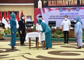 Ivo Sugianto Sabran Lantik Ketua TP-PKK Kota Palangka Raya 