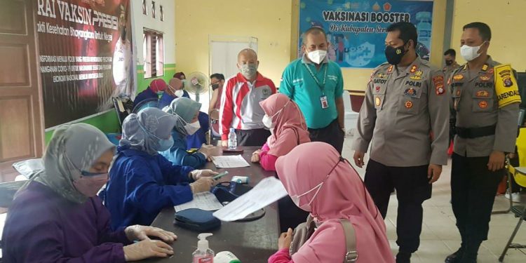 Kapolres Seruyan Pantau Vaksinasi Massal Booster di SMPN 1 Kuala Pembuang