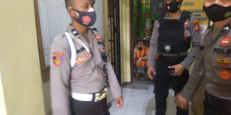 Kanit Provos Ingatkan Piket Jaga Tahanan Waspada Meski Dihari Libur