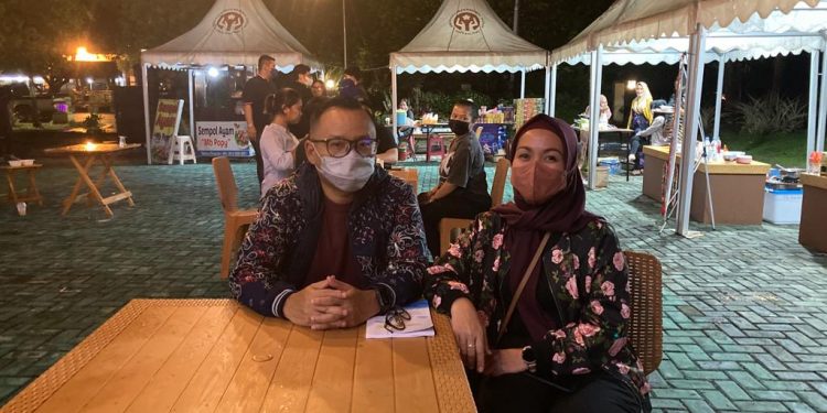 Kepala OJK Kalteng Otto Fitriandy Kunjungi Lapak Kuliner Dekranasda Kalteng