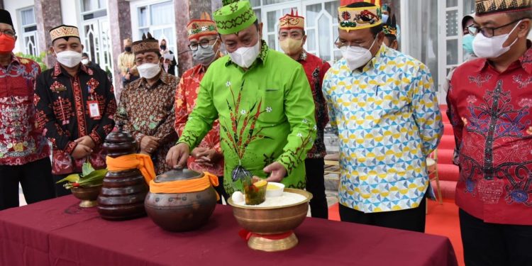 Wagub Kalteng Berangkatkan Sampel Utama Tanah dan Air Menuju Titik Nol IKN