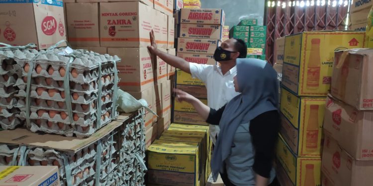 Cegah Penimbunan Minyak Goreng, Polsek Hanau Cek Sejumlah Kios