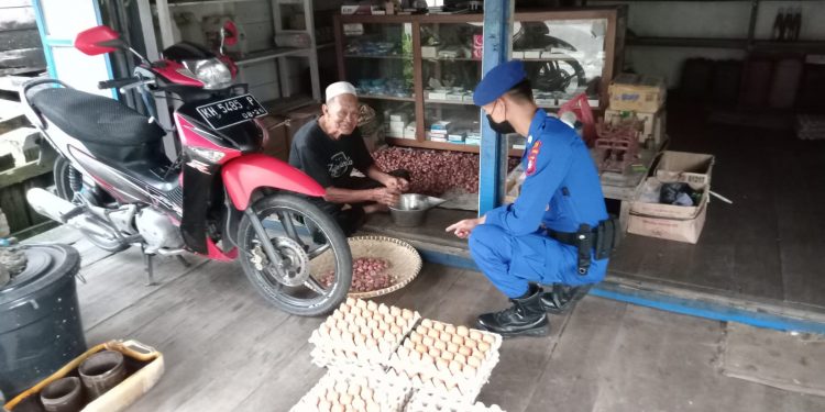 Satpolairud Polres Seruyan Sambang Kamtibmas Kepada Awak Kapal