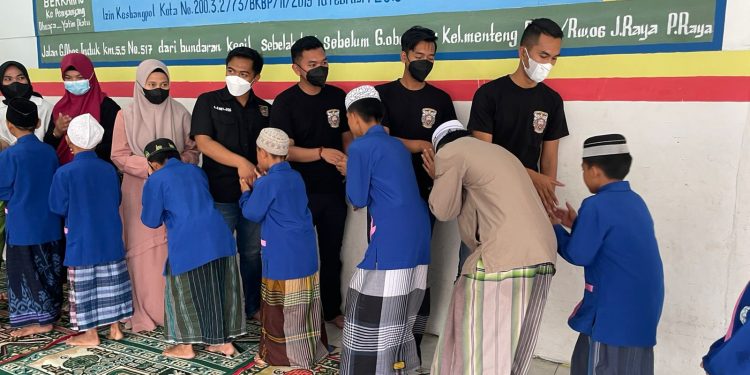Wujud Syukur Pengabdian Selama 4 Tahun Letting JIW42464 Bagikan Sembako