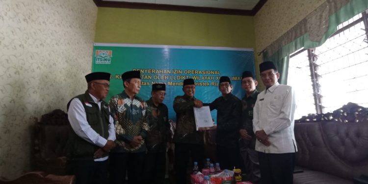 Ketua PWNU Kalteng Terima SK Ijin Operasional ITSNU dari LLDIKTI Wilayah XI Kalimantan