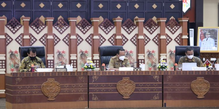 Pj. Sekda Kalteng Pimpin Rapat Monev MCP 2021 dan Tematik