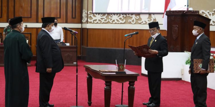 Asisten Ekbang Hadiri Pengangkatan dan Pengucapan Sumpah/Janji PAW Anggota DPRD Kalteng