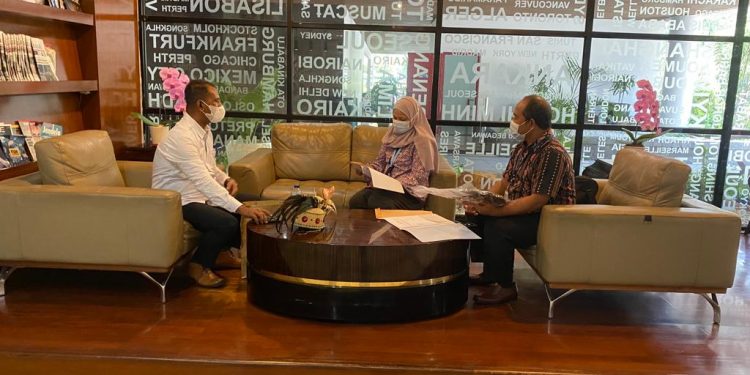 Dekranasda Kalteng Promosikan Pakaian Adat Dayak ke KBRI Santiago-Chile di Jakarta
