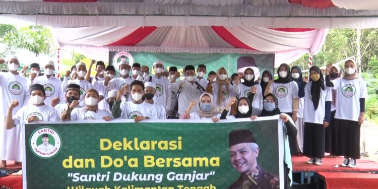 Ratusan Mahasiswa dan Santri Ponpes Nurul Solihin Deklarasi Dukung Ganjar Dalam Pilpres 2024