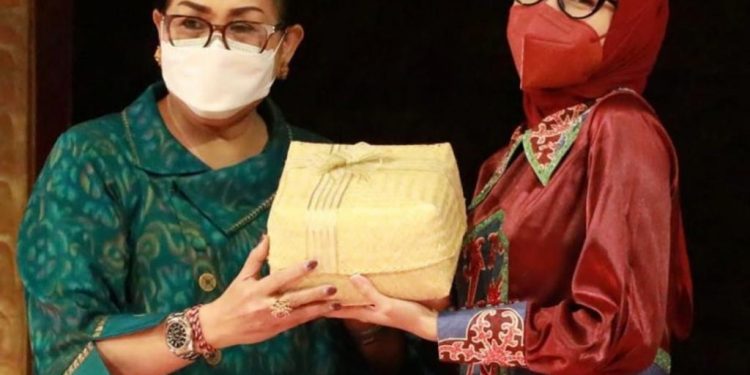 Kembangkan Potensi Industri Kerajinan, Dekranasda Kalteng Jalin Kerja Sama Dengan Dekranasda Provinsi Bali