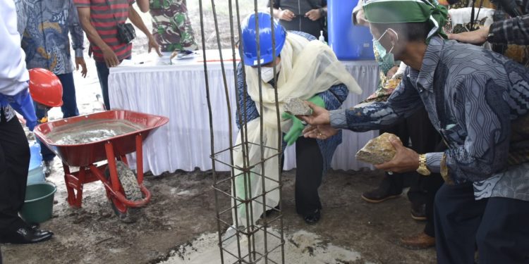 Wakil Ketua MPR RI Letakkan Batu Pertama Pembangunan Pondok Pesantren NU Kalteng di Desa Humbang Raya