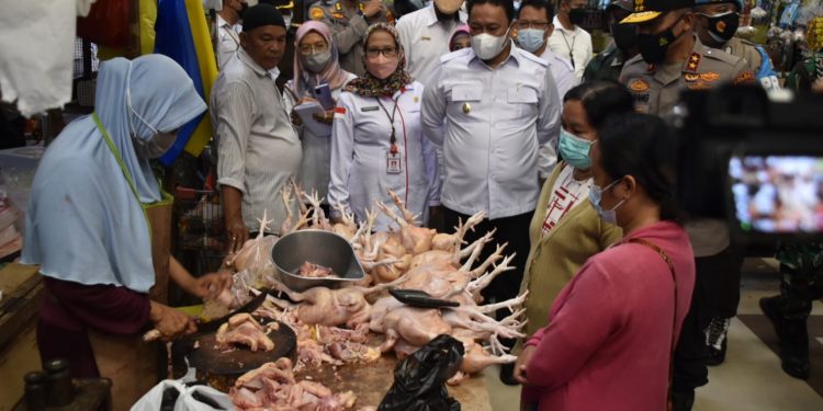 Wagub Kalteng Bersama Forkopimda Lakukan Pemantauan Pasar dan Kebutuhan Bahan Pokok Jelang Bulan Ramadan dan Hari Raya Idul Fitri 2022/1443 H