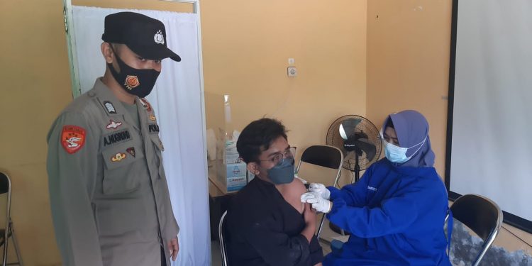 Polsek Seruyan Hilir Lakukan Pengamanan Vaksinasi