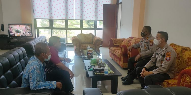 Mencegah Penyebaran Covid-19, Sat Binmas Polres Seruyan Berikan Himbauan