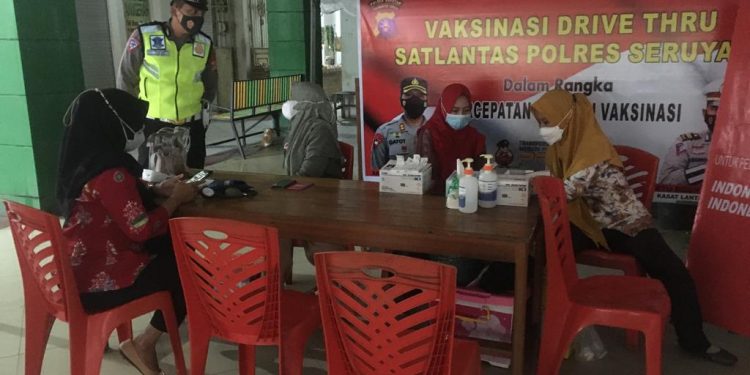 Kasat Lantas Polres Seruyan Laksanaan Vaksin Drive Thru