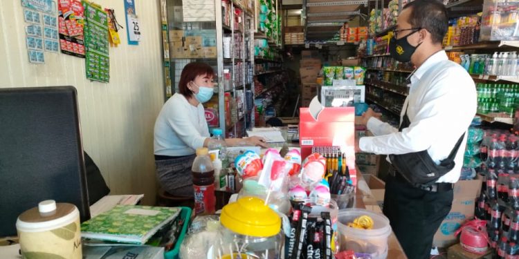 Anggota Polsek Seruyan Hilir Cek Ketersedian Minyak Goreng