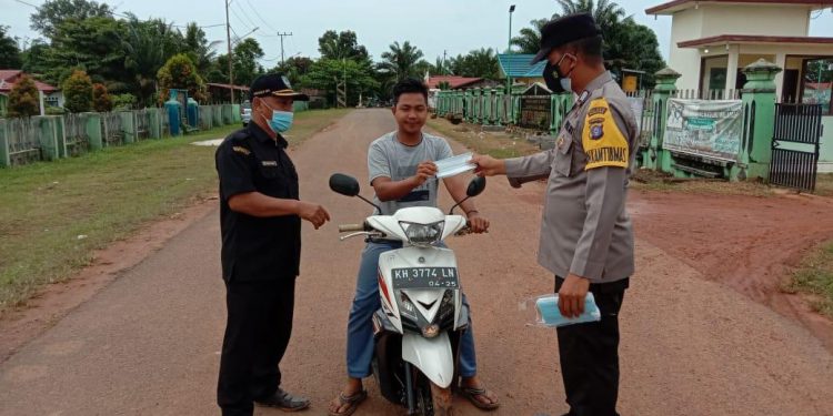 Polsek Danau Sembuluh Sosialisasikan Tentang Prokes