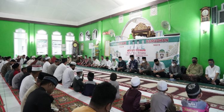 Kadis Kominfosantik Agus Siswadi Gelar Safari Ramadhan di Masjid Baitul Atiq, Barito Utara