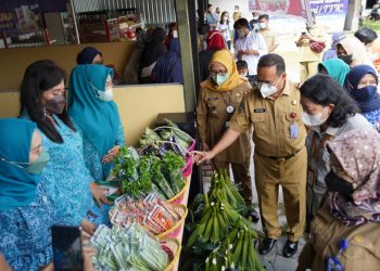 Pj. Sekda Prov. Kalteng H. Nuryakin Buka Secara Resmi Gelar Pangan Murah Pasar Mitra Tani/Toko Tani Indonesia Centre (TTIC) Berkah