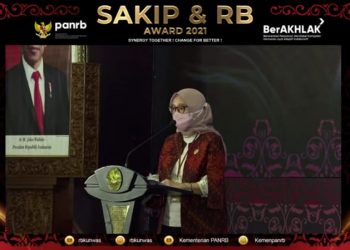 Kemenpan RB Serahkan Penghargaan Sistem Akuntabilitas Kinerja Instansi Pemerintah dan Reformasi Birokrasi