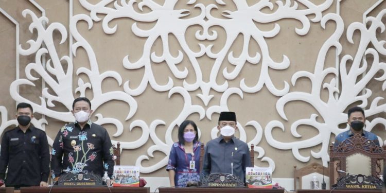 Wagub Edy Pratowo Sampaikan Sambutan Gubernur Terhadap Keputusan DPRD tentang Rekomendasi LKPJ Gubernur TA. 2021