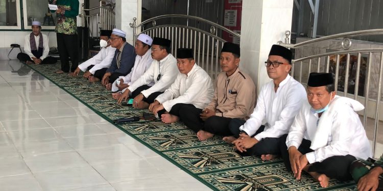 Gelar Safari Ramadan di Masjid Arifin Noor Laung Tuhup Kabupaten Murung Raya, Pj. Sekda Kalteng Ajak Masyarakat Tingkatkan Kualitas Amal Ibadah