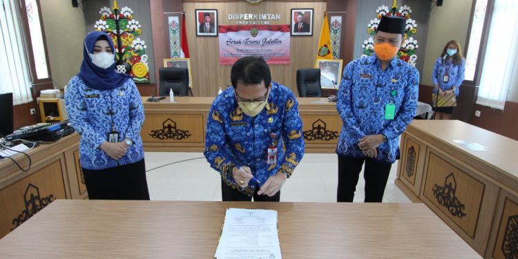Kejar Cepat Kegiatan Tahun 2022, Disperkimtan Kembali Gelar Serah Terima Jabatan