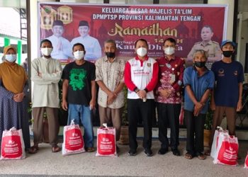 Majelis Taklim DPMPTSP Prov. Kalteng Berbagi Berkah Ramadan 1443 H kepada Kaum Dhuafa