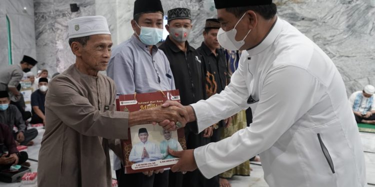Safari Ramadan di Masjid Jami Istiqomah Desa Kandui Kabupaten Barito Utara, Pemprov Kalteng Berikan Bantuan