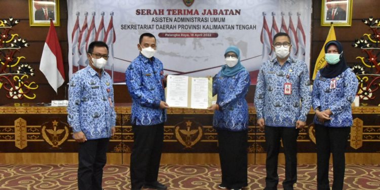 Sahli Gubernur Herson B Aden Pimpin Sertijab Asisten Administrasi Umum Setda Provinsi Kalteng