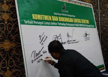 SAHLI Herson B Aden Buka FKP Terkait Persepsi Lintas Sektor terhadap Pelaksanaan Layanan Publik dan Pencanangan Zona Integritas Balai Besar POM Palangka Raya Menuju WBK/WBBM