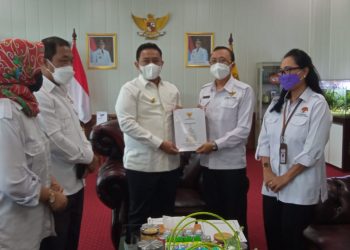 Wagub Kalteng Terima Laporan Tahunan 2021 Dari Komisi Informasi Kalteng