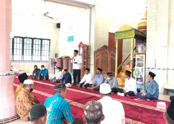 Safari Ramadan di Masjid Dzuljalali Wal Ikram Kab. Murung Raya, Pj. Sekda Kalteng Sosialisasikan Prokes dan Vaksinasi Covid-19