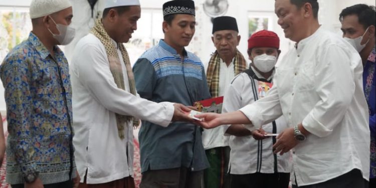 Diskominfosantik Salurkan Bantuan Gubernur Kalteng Bagi Masyarakat Kabupaten Barito Utara