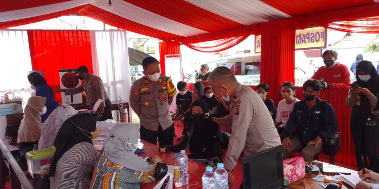 Pos Pam Operasi Ketupat Telabang Simpang Tiga Persil Raya Gelar Vaksinasi