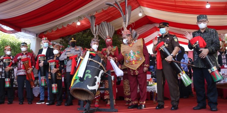 Karnaval Budaya Tandai Dimulainya Festival Budaya Isen Mulang 2022