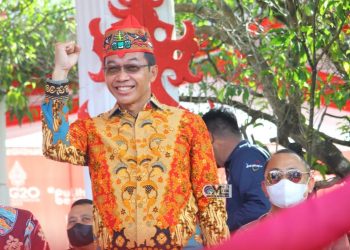 Bupati Mura Perdie M Yoseph Hadiri Pembukaan Festival Budaya Isen Mulang