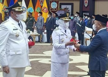 Gubernur Lantik Lisda Ariyana Pj Bupati Barsel dan Anang Dirjo Pj Bupati Kobar